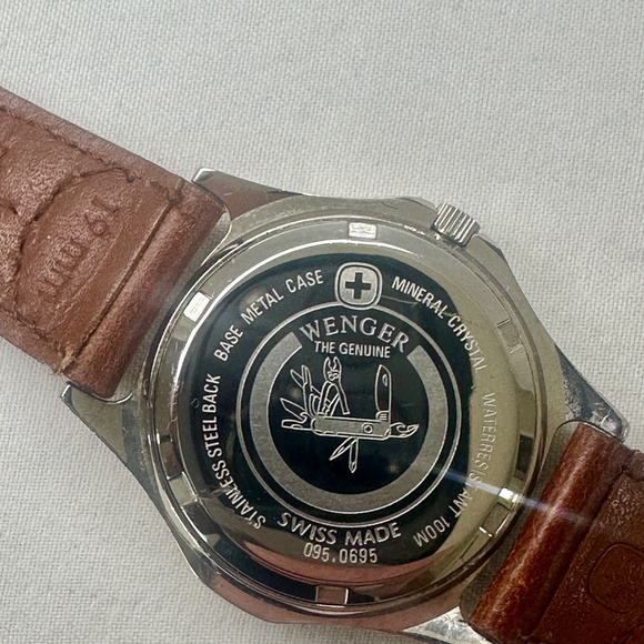 Wenger Swiss Army S.A.K. Design Watch Swiss Made Date Leather 095.0695 Working - Picture 6 of 14